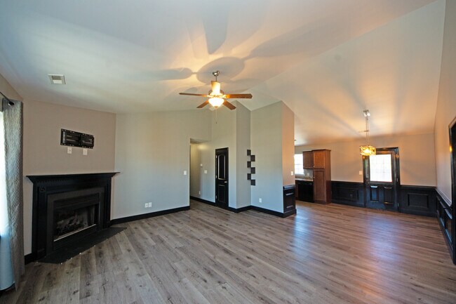 Building Photo - 315 Basil Ct