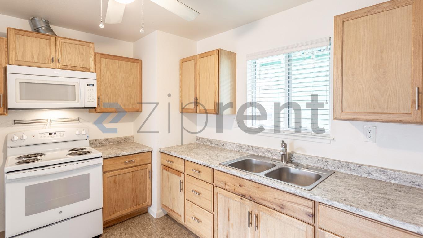 Building Photo - 12 Post St