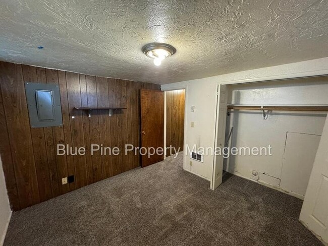 Building Photo - 225 E Fir St