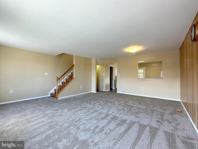 Building Photo - 102 Ridge Ct