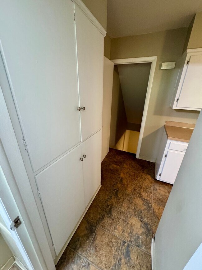 Building Photo - 3 Bedroom ~ Clintonville