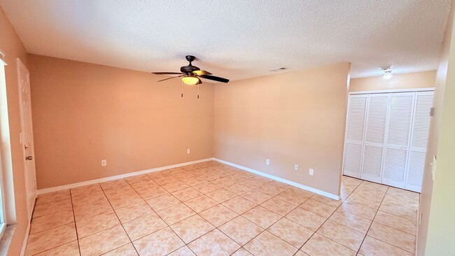 Building Photo - Cozy 2 BR / 2 BA Duplex