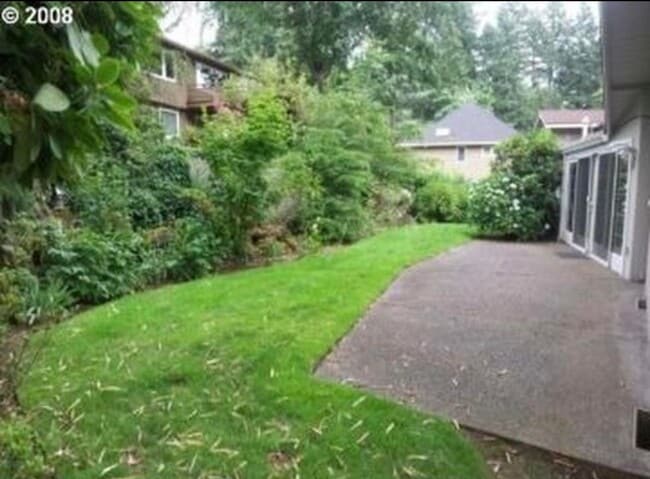 Building Photo - Spacious & light filled home with a garage, backyard, storage & hardwood floors throughout