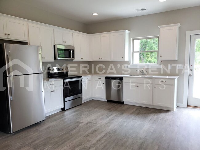 Building Photo - Home for Rent in Clanton, AL! Available to...