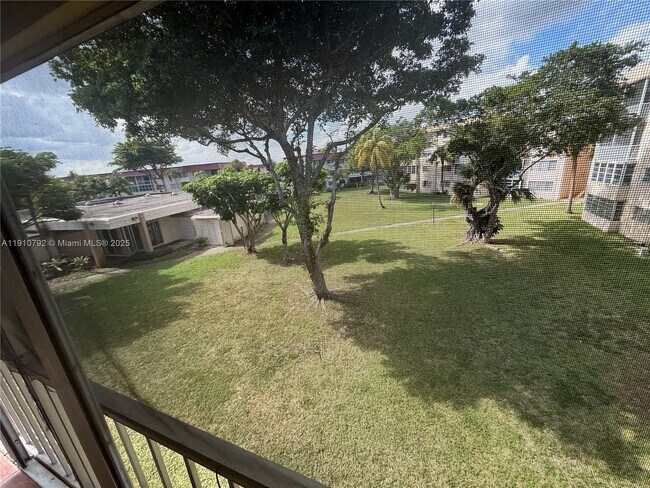 Building Photo - 1540 NE 191st St