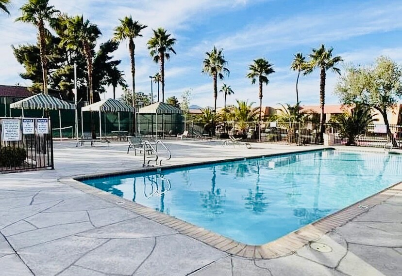 Building Photo - 4918 River Glen Dr