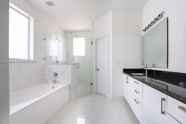 Building Photo - 15639 SW 11th Terrace