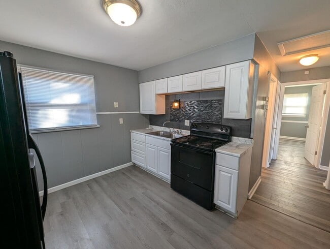 Building Photo - Best of Berkley Bungalow