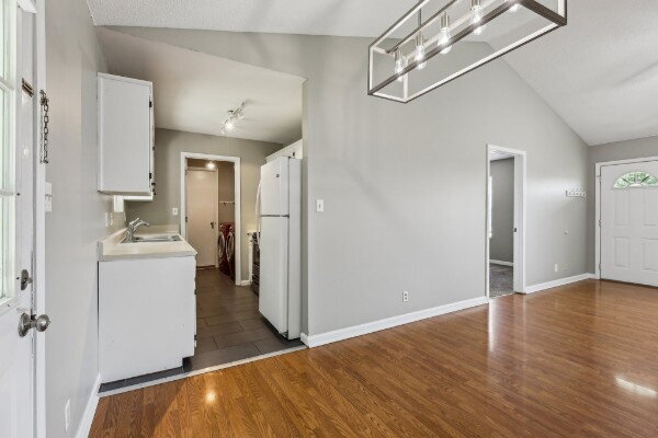 Building Photo - 157 Oak Tree Dr