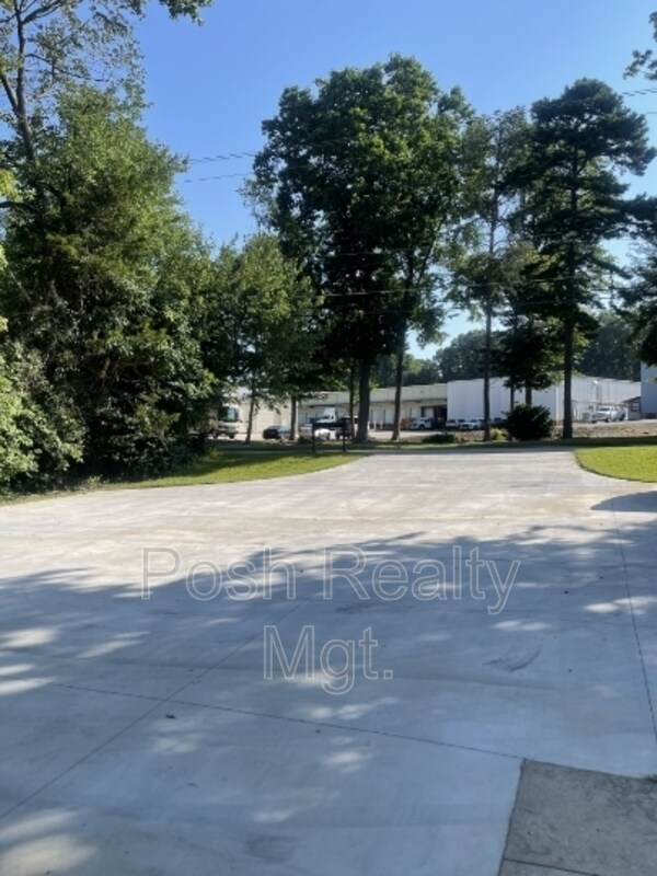 Building Photo - 3517 Old Battleground Rd