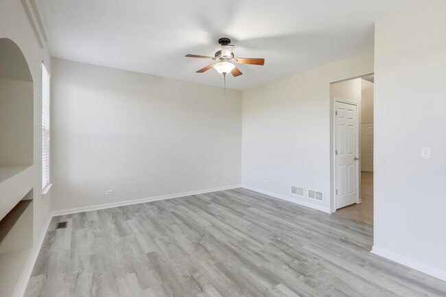 Building Photo - 23927 McMullin Cir