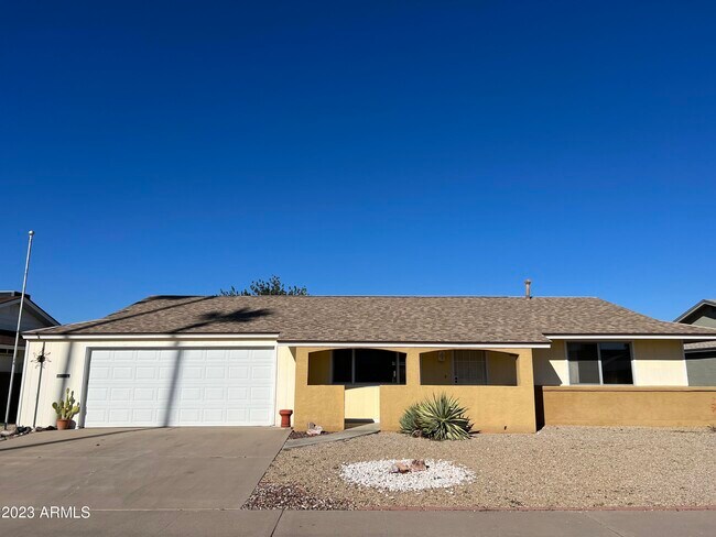 Primary Photo - 10939 W Saratoga Cir