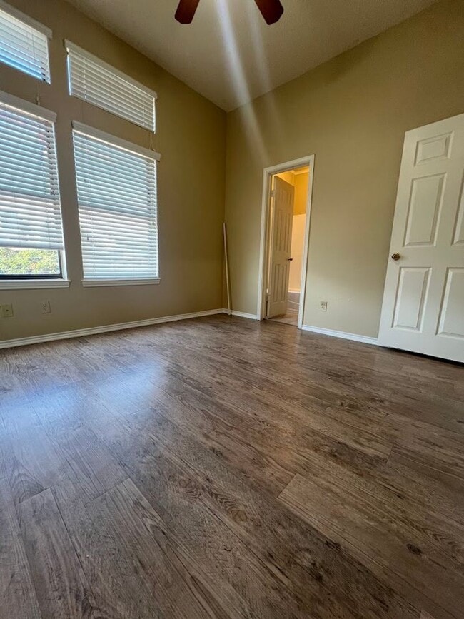 Building Photo - K624 - Wedgewood # 301