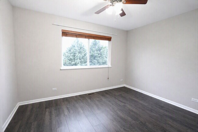 Building Photo - 318 Abington Woods Dr