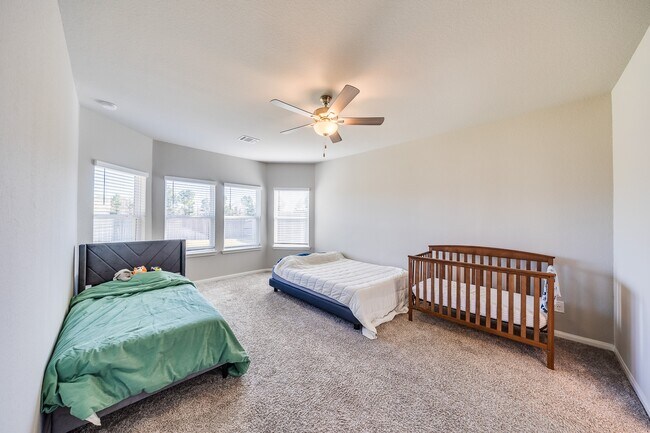 Building Photo - 2107 Cherryvale Dr