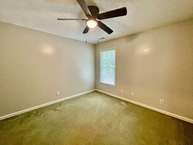 Building Photo - Spacious 3-Bedroom Nest with 2.5 Baths And Bonus Room in Linden