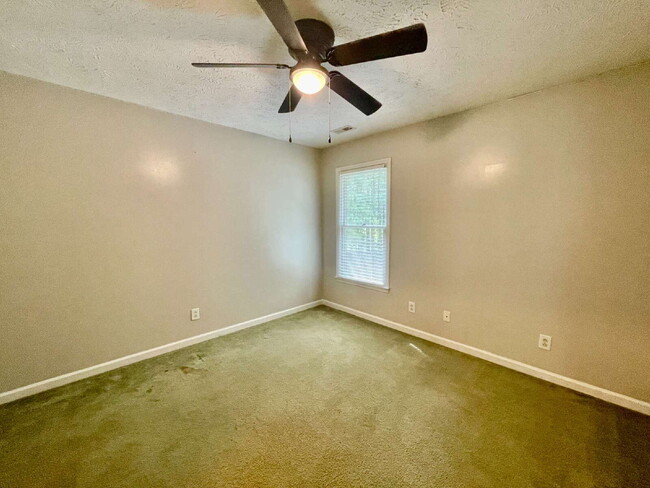 Building Photo - Spacious 3-Bedroom Nest with 2.5 Baths And...