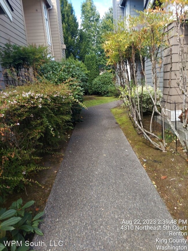 2 br, 2 bath House 4310 NE 5th Court 106 4310 NE 5th Ct Renton WA