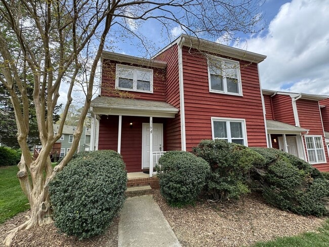 Building Photo - Gorgeous Three Bedroom Home!