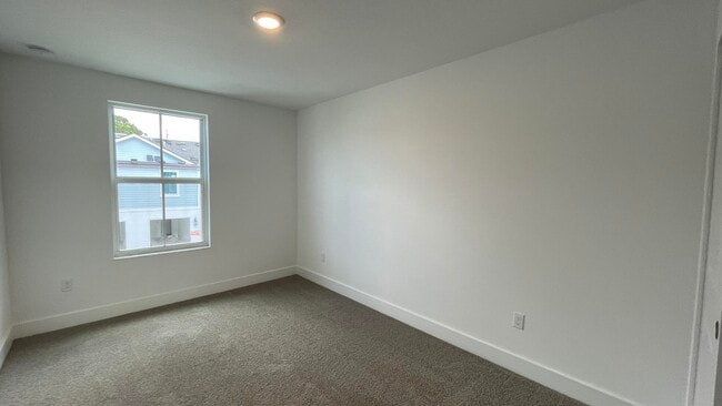 Building Photo - 209 Preserve Trl S