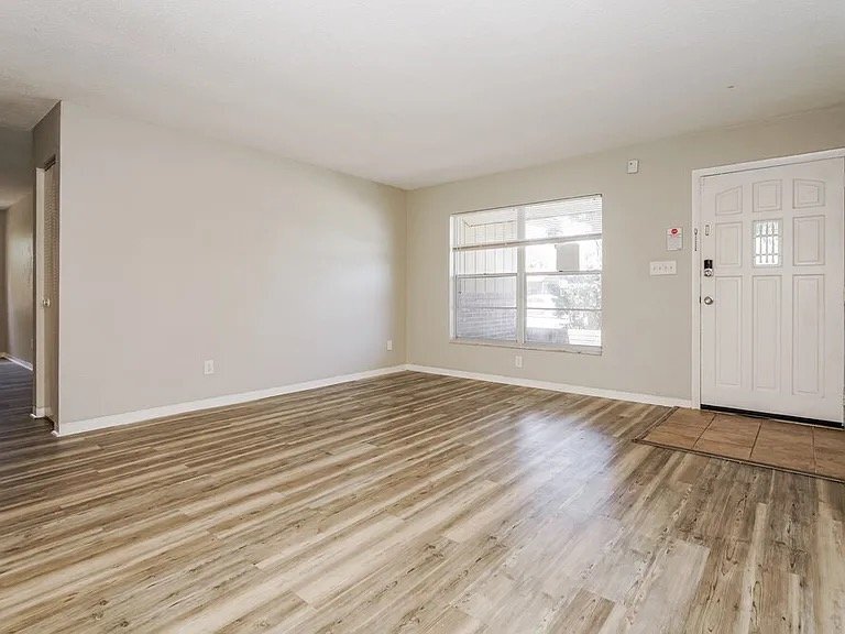 Building Photo - 989 E Normandy Blvd