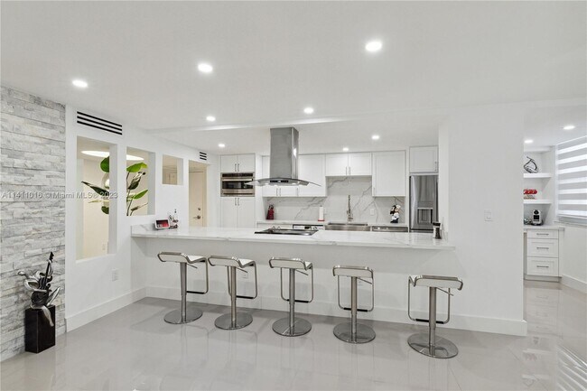 Building Photo - 2751 S Ocean Dr