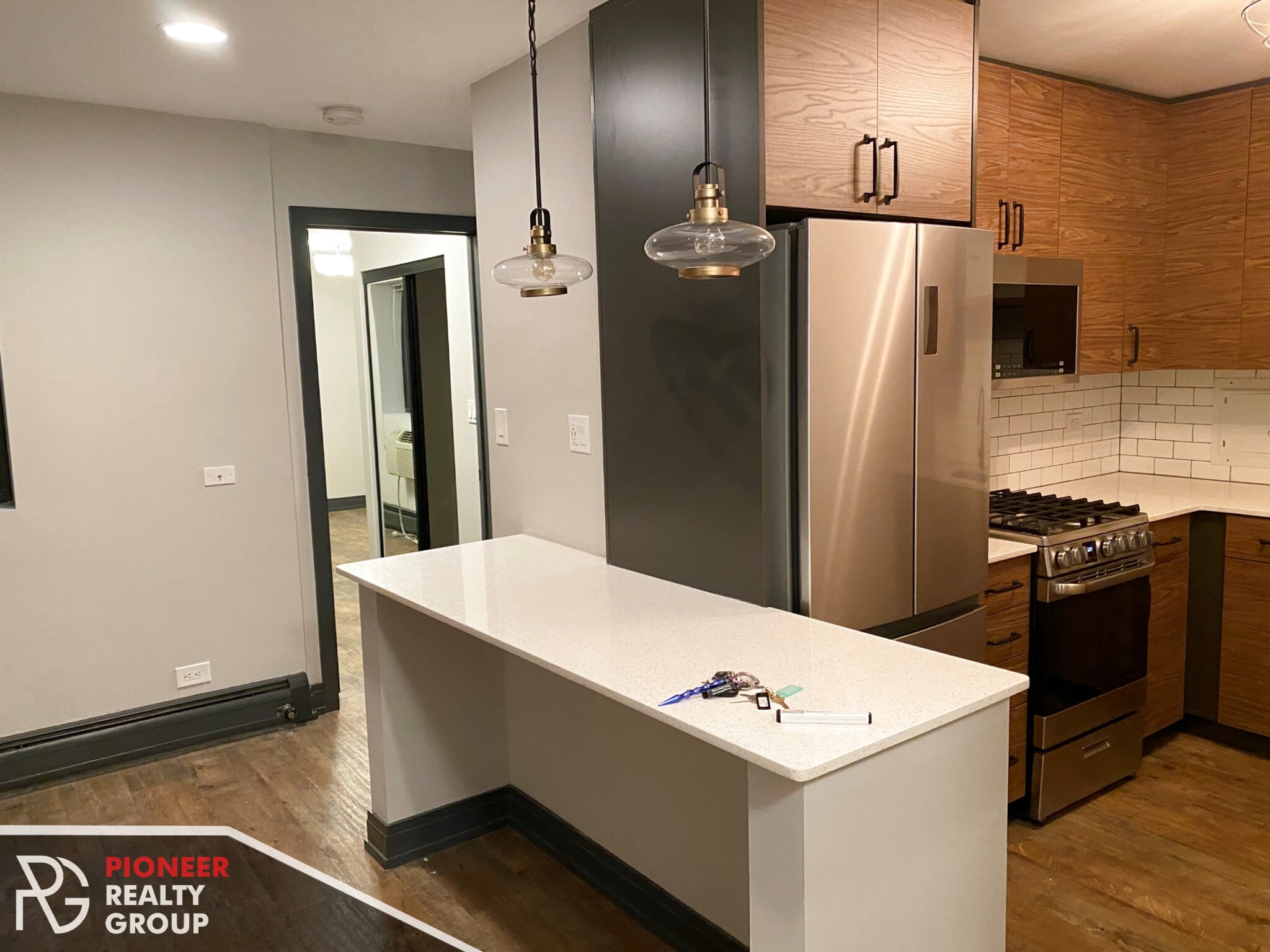 Building Photo - 518 W Wrightwood Ave