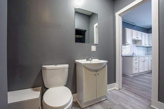 Building Photo - 2523 Ames Ave