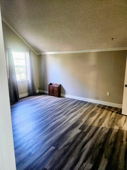 Bedroom - 2025 Sylvester Rd