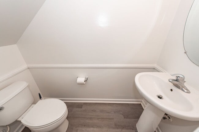 Building Photo - 2 Bedroom, 1.5 Bathroom Townhome - Charleston