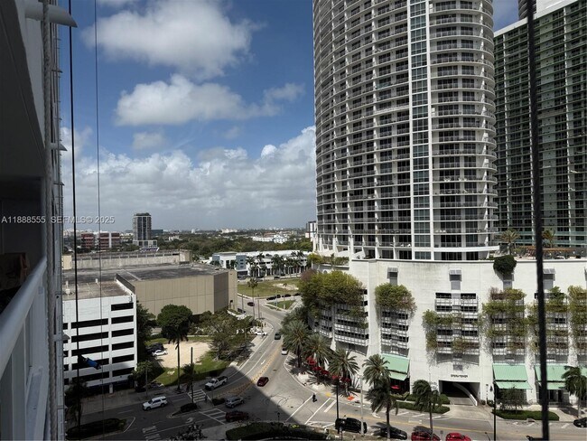 Building Photo - 1717 N Bayshore Dr