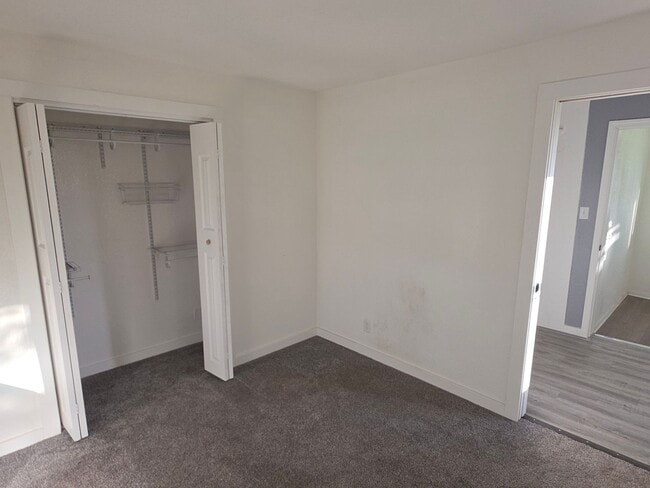 Building Photo - 2 bedroom Mukwonago home