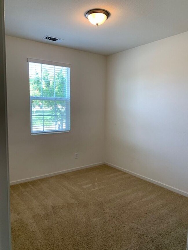 Building Photo - Two Story Home Across the Street from a Beautiful Park