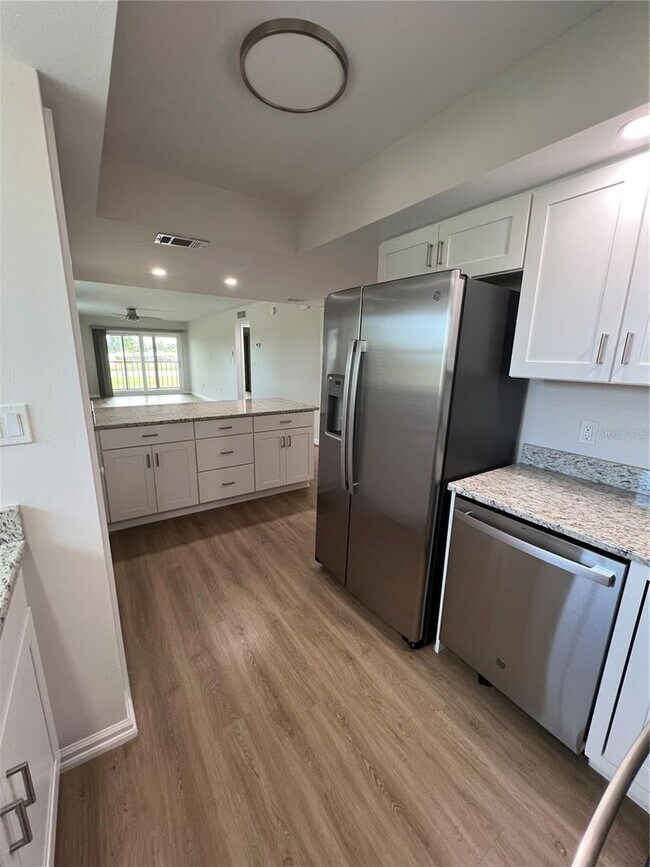 Building Photo - 14459 River Beach Dr