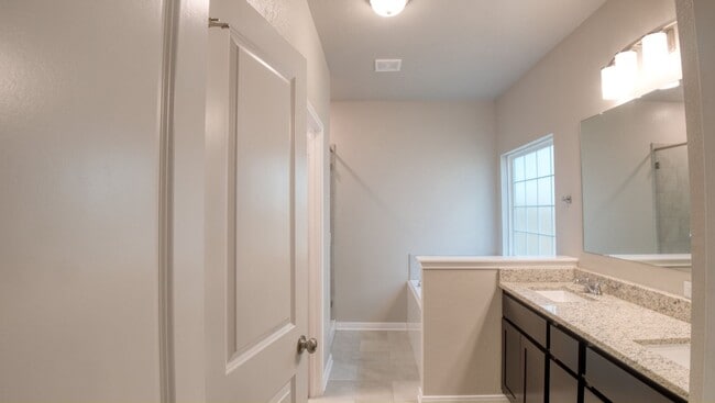 Building Photo - Spacious Single-Family Home Available Now!