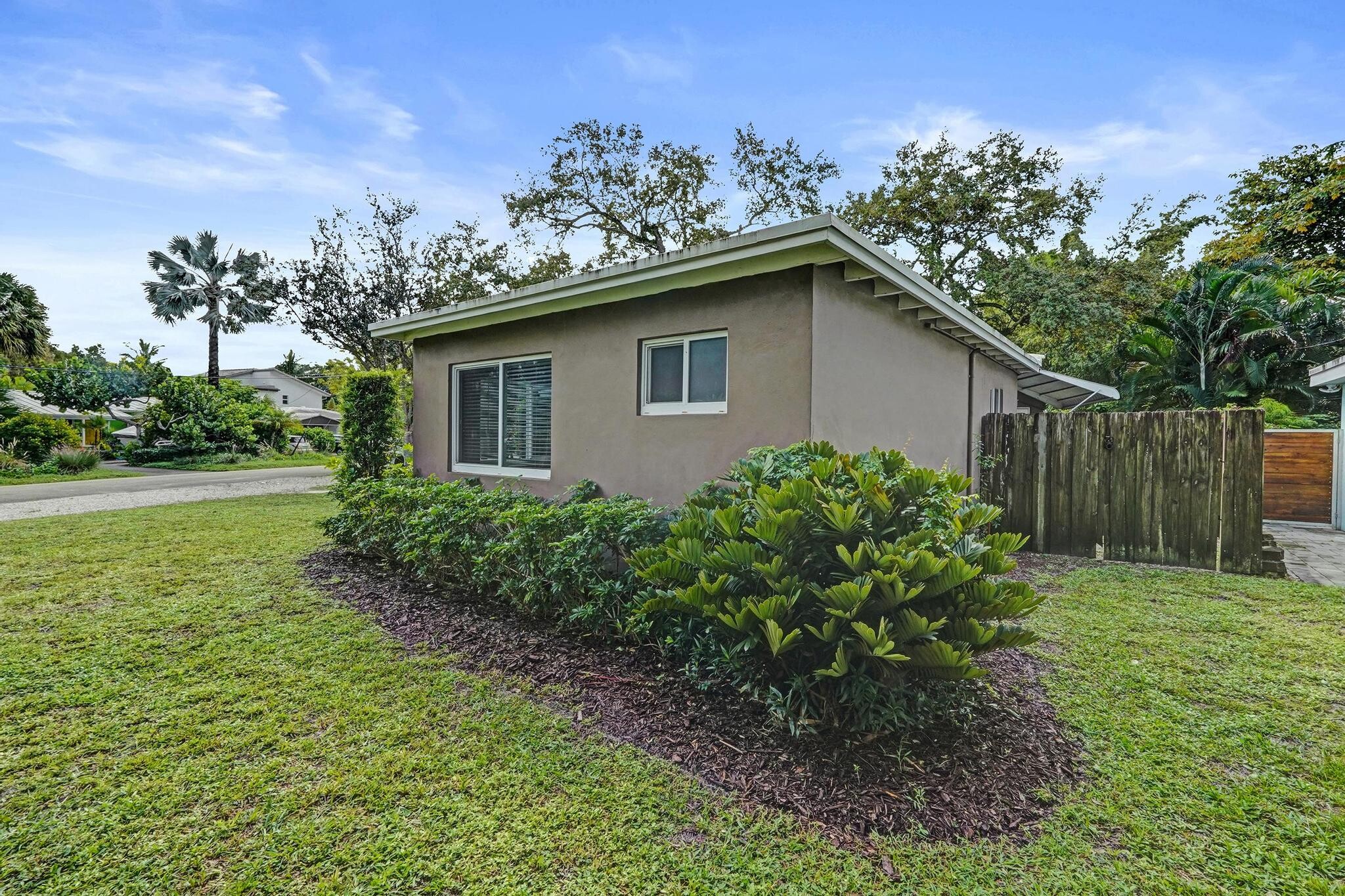 Building Photo - 1101 SW 8th Ter