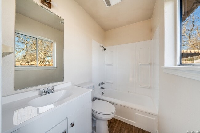 Building Photo - 827 Horseshoe Trail
