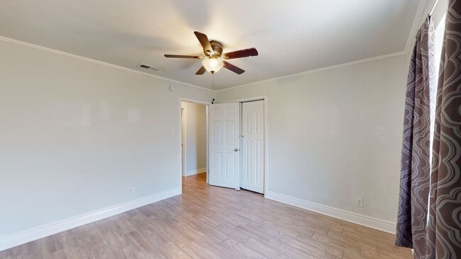 Building Photo - ALL TILE HOUSE MINUTES AWAY FROM FORT HOOD!