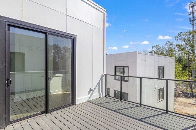 Building Photo - Luxury 3 Bed Townhome in Durham RTP