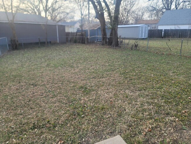 Building Photo - 5733 E Skinner St