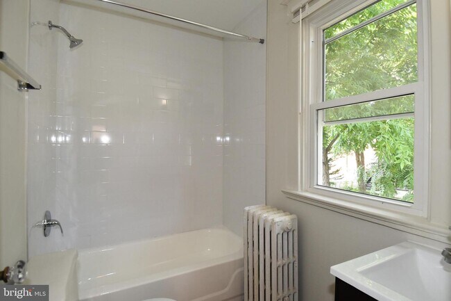 Building Photo - 633 24th St S