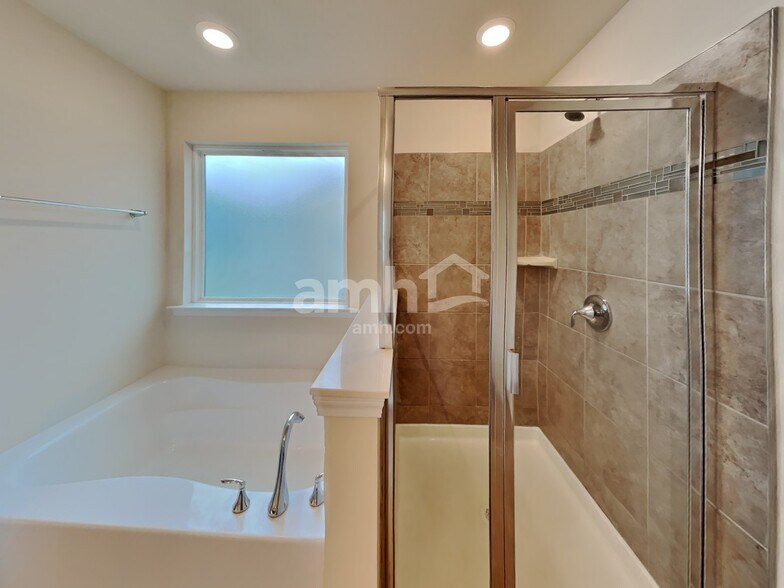 Building Photo - 128 Eden Ave