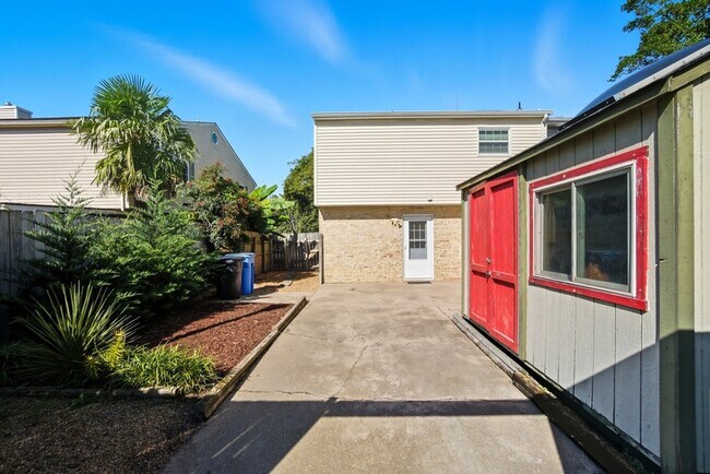 Building Photo - 712 Biltmore Dr