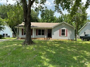 Building Photo - 3 Bedroom Pet Friendly Home for Rent!