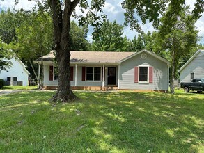 Building Photo - 3 Bedroom Pet Friendly Home for Rent!