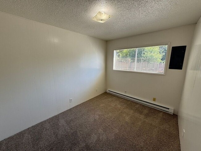 Building Photo - 550 SW Levens St