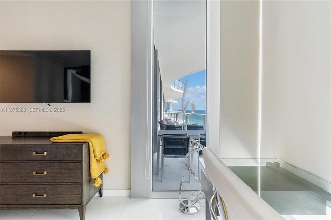 Building Photo - 17475 Collins Ave