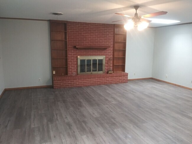 Building Photo - Close to Medical District!!
