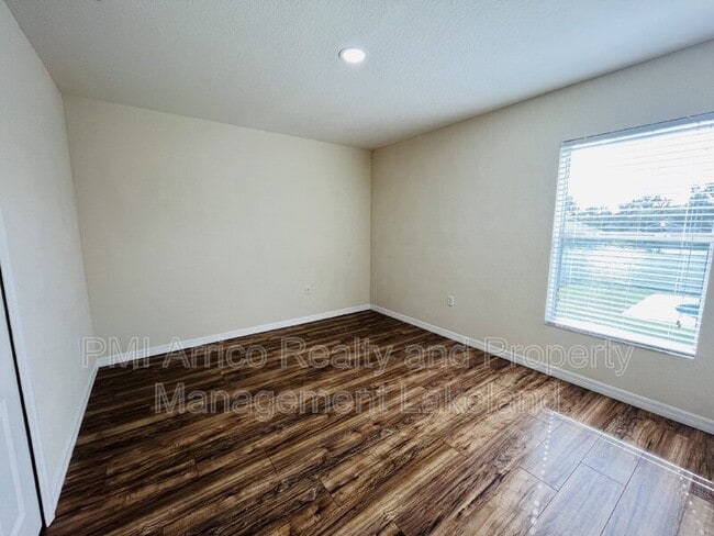 Building Photo - 3519 Kenwood Crossing