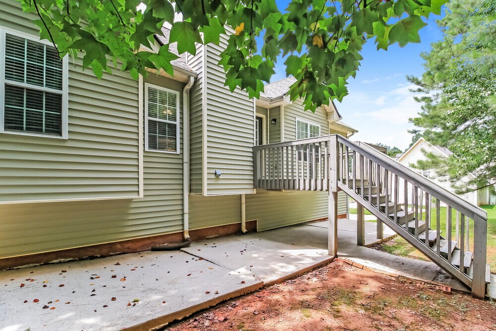 Building Photo - 215 Trelawney Pl